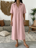 Abito casual a maniche corte in lino e cotone con colletto polo.