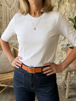 T-shirt comoda e minimalista a mezza manica, 100% cotone.