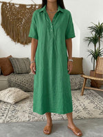 Abito casual a maniche corte in lino e cotone con colletto polo.